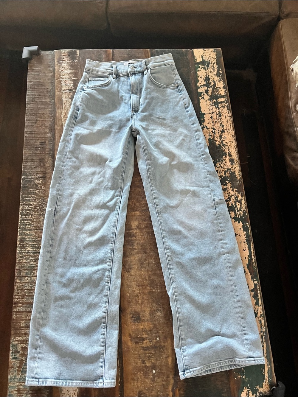 PAIGE Areilla skimmer Light Wash barrel Leg Jeans NWOT
